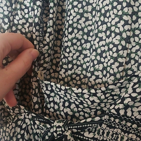 Max Studio Tie Front Wrap Blouse Black Green White Floral Long Sleeve V-neck - Picture 10 of 15